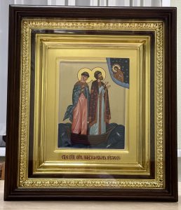 Икона «Петр и Феврония» в резном киоте Белогорск